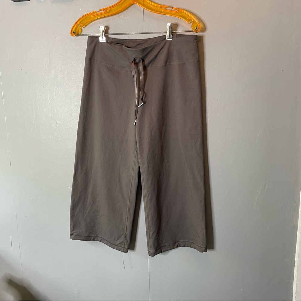Under armour Gray Wide-Leg Cropped Pants size‎ medium
